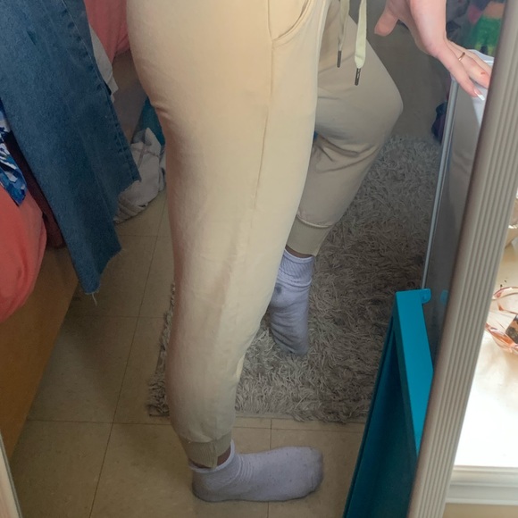 Beige sweats - Picture 2 of 3